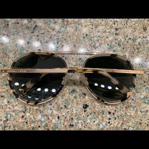 Kendall & Kylie Tortoise Frame sunglasses